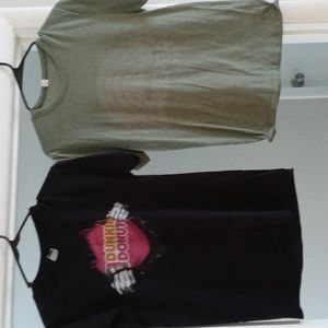 2 graphic t-shirts in good condition